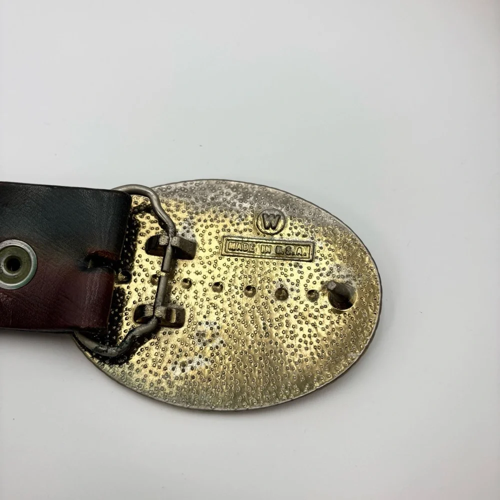 Artisan Leather Belt Gavere Leather belt features‎ a embossed duck Silver Buckle